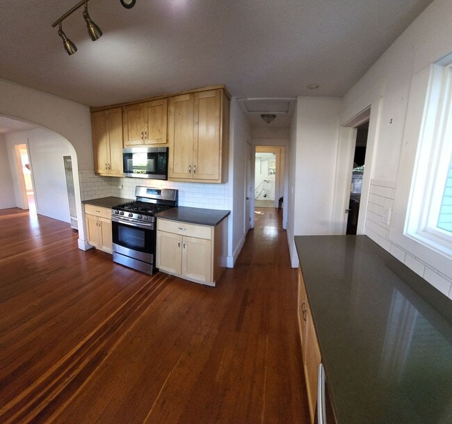 Building Photo - Jeffrey and Foothill Properties