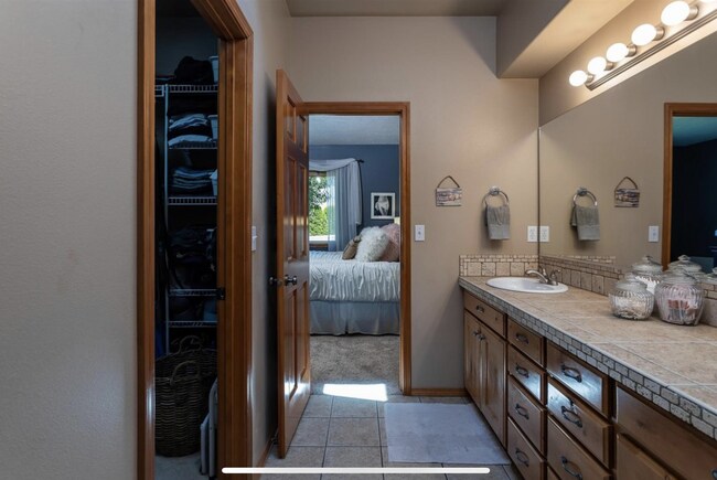 Building Photo - $4,500 - 4 Bed / 3 Bath Stunning Single Family Home in South Hill