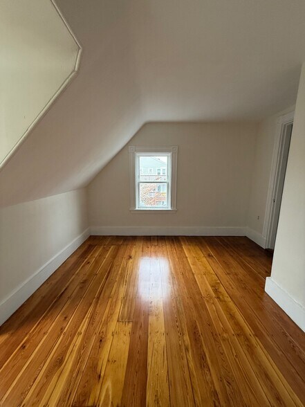 Building Photo - 5 Alcott St