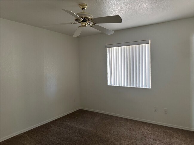 Building Photo - 2100 E Crystal Dr