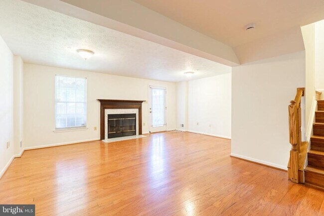 Building Photo - 6 Sandview Ct