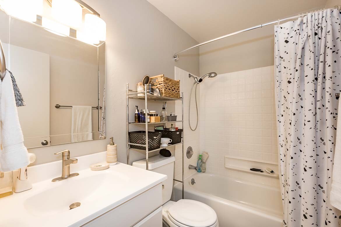 Building Photo - 1750 Prefumo Canyon Rd