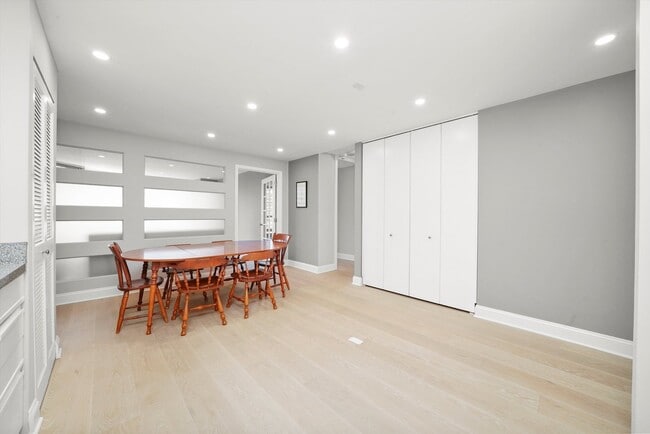 Building Photo - 405 N Wabash Ave