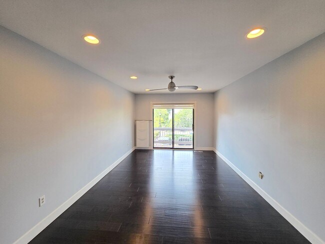 Building Photo - Amenities abound! Spacious, 2-bed & 2.5-ba...
