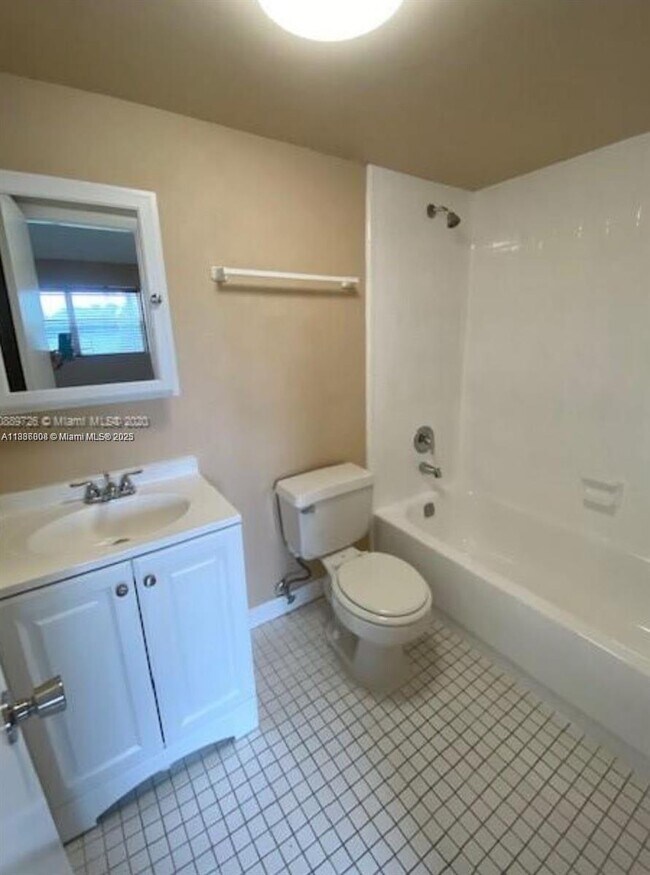 Building Photo - 7831 N Colony Cir