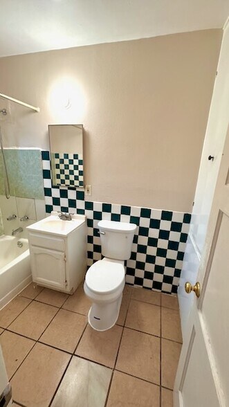 Building Photo - 9721 Grape St