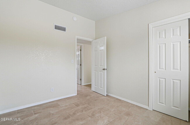 Building Photo - 5852 Wrangler Dr