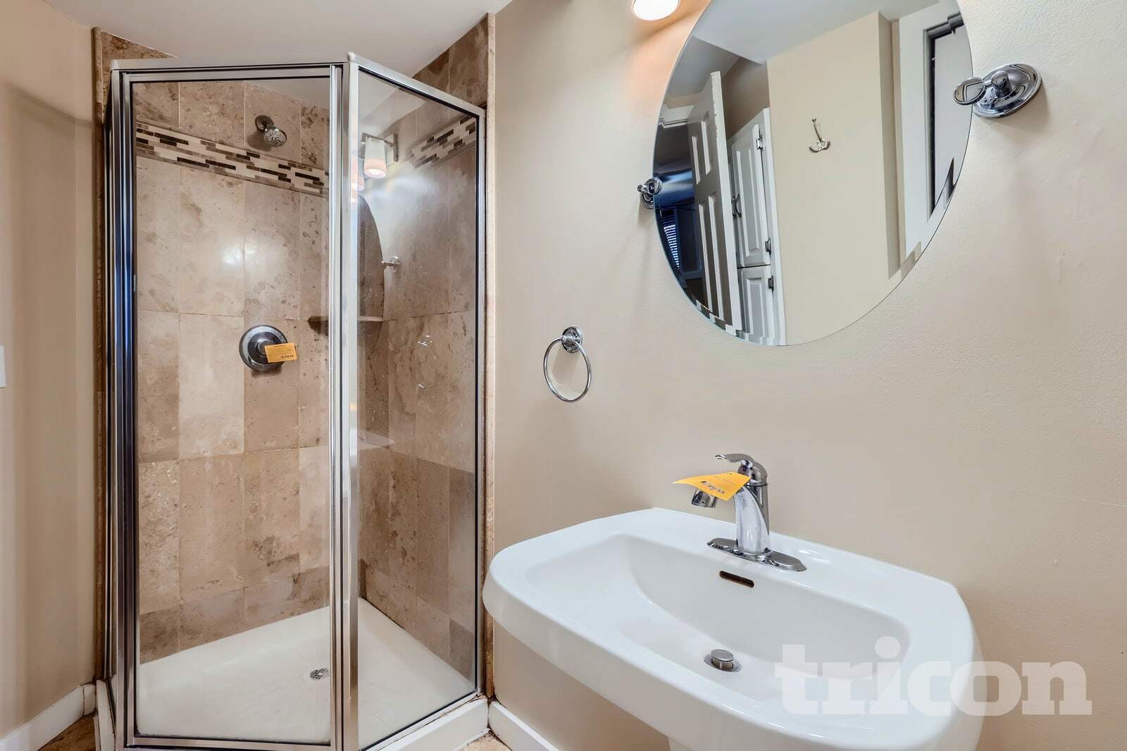 Building Photo - 5 Oak Shore Dr