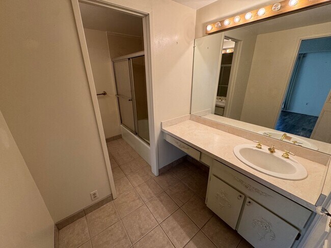 Building Photo - Great Candlewyck condo with and amazing view and lifestyle that can't be beat