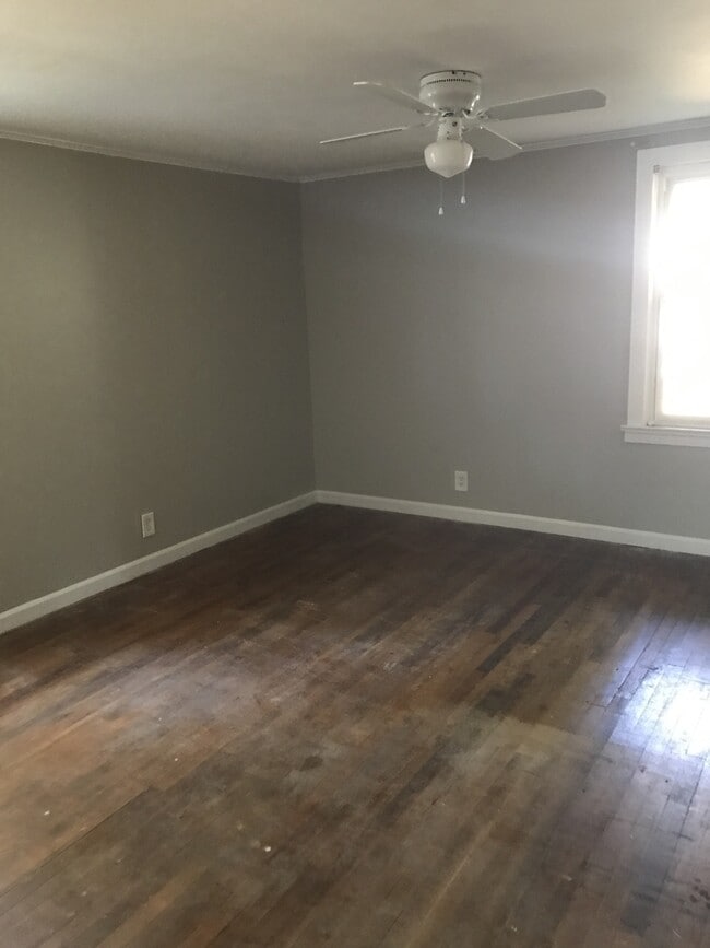 Building Photo - 2 Bed, 1 Bath House