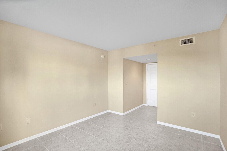 Building Photo - 201 Golden Isles Dr