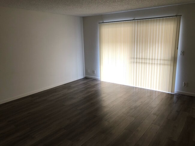 Building Photo - 7500 Mason Ave