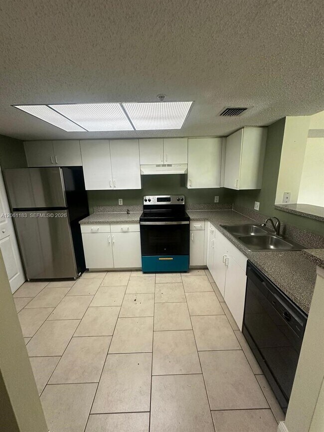 Building Photo - 5005 Wiles Rd