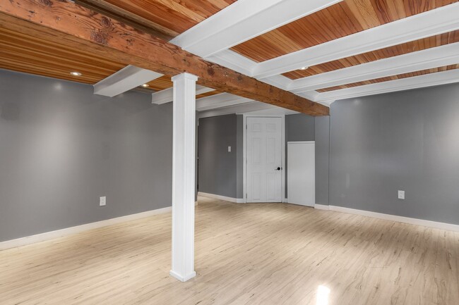 Building Photo - 5155