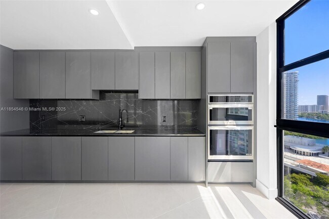 Building Photo - 20281 E Country Club Dr