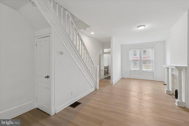 Building Photo - 2054 W Glenwood Ave