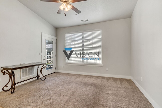 Building Photo - 627 N Sun Peak Dr