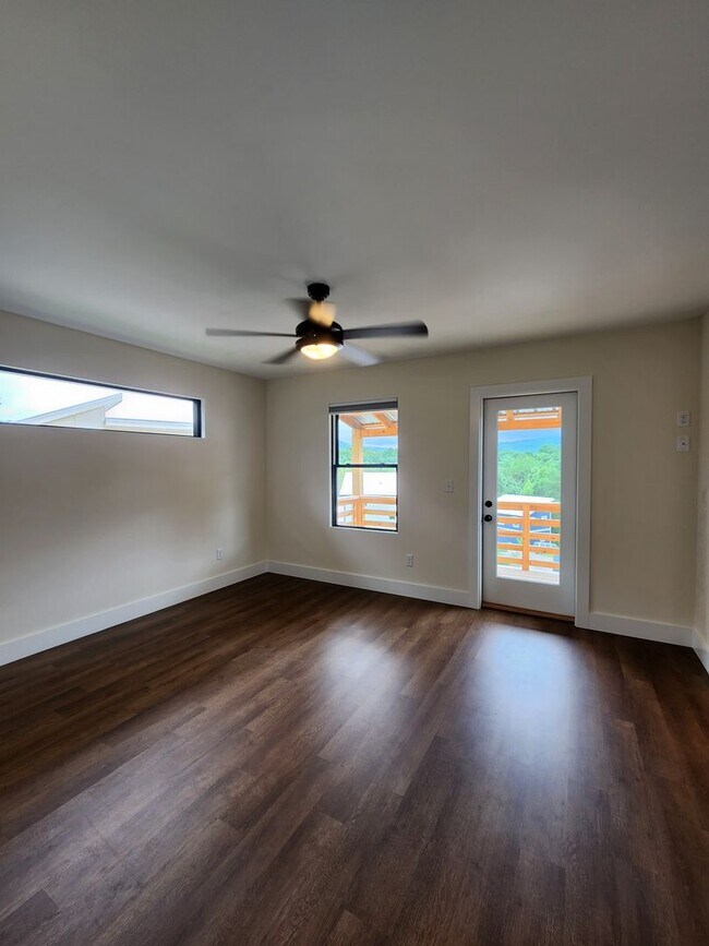 Building Photo - Swannanoa Rental