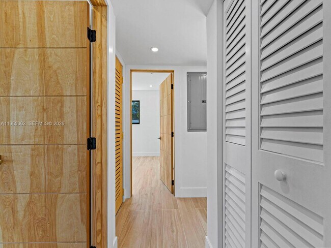 Building Photo - 5841 SW 13th St