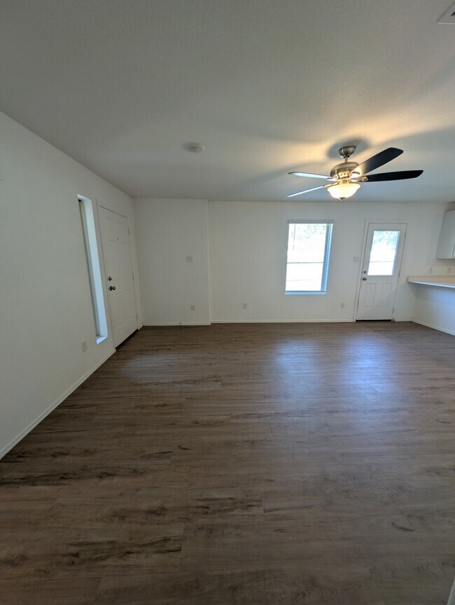 Building Photo - Charming 3 beds 2 baths in New Caney!