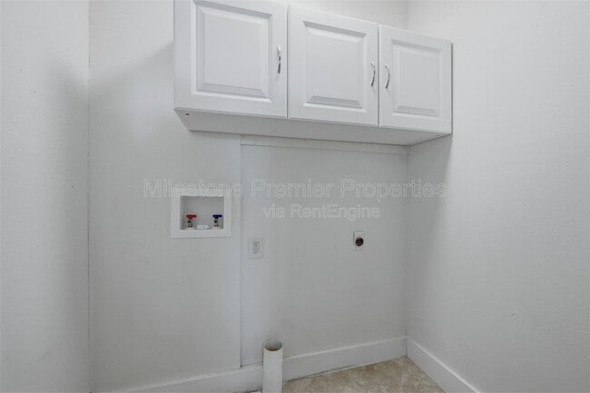 Building Photo - 3118 Normandy Dr