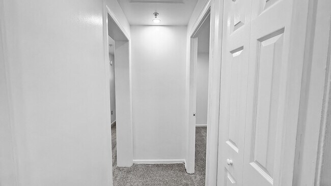 Building Photo - 2302 Old Fort Hills Dr