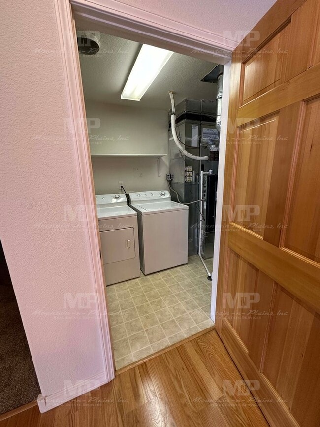 Building Photo - 5220 Boardwalk Dr