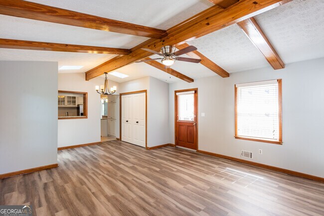 Building Photo - 2050 Mercer Ave