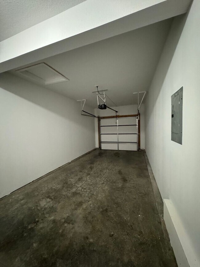 Building Photo - Coming Soon: Well-Maintained 2BR/2.5BA Townhome w/ Garage