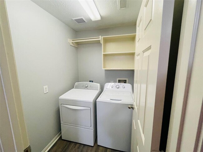Building Photo - 4906 Lake Wichita Ln