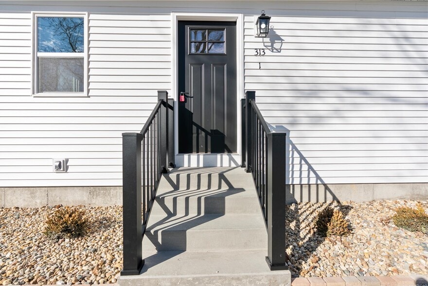 Building Photo - 313 E Martin St