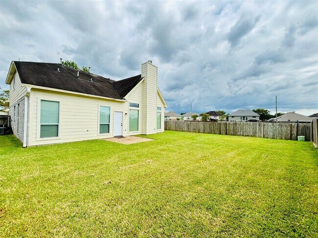 Building Photo - 1803 Stoneleigh Ct