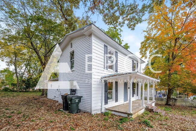 Building Photo - 615 Kivett St