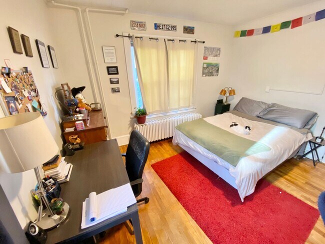 Building Photo - 36 Clarke St