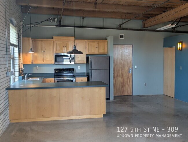 Building Photo - 127 5th St NE