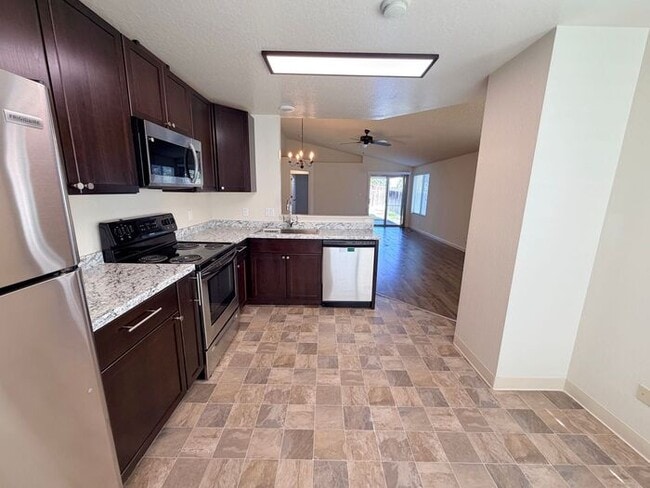 Building Photo - NW Reno Single Story House - 2 Car Garage/Fully Landscaped Yard