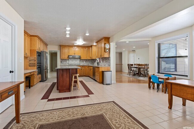 Building Photo - Beautiful home single level entry with out buildings and amazing landscaping - shorter term lease...