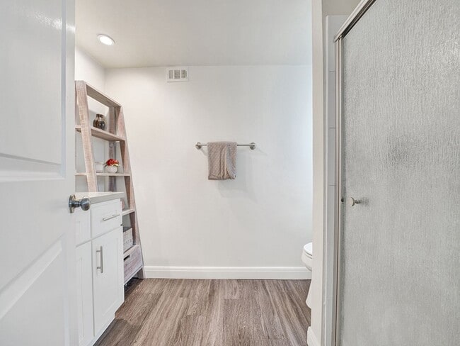 Building Photo - 7405 Seashore Dr
