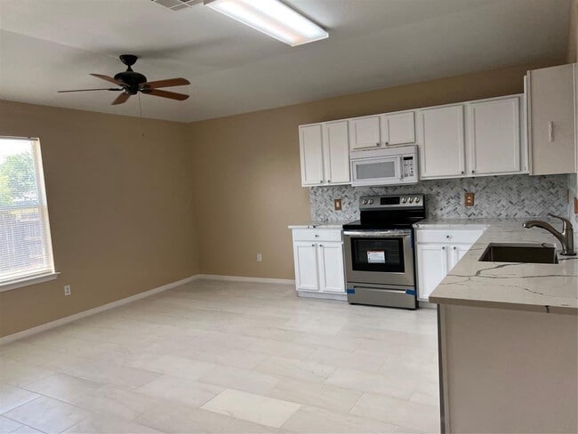 Building Photo - 309 Decker Dr