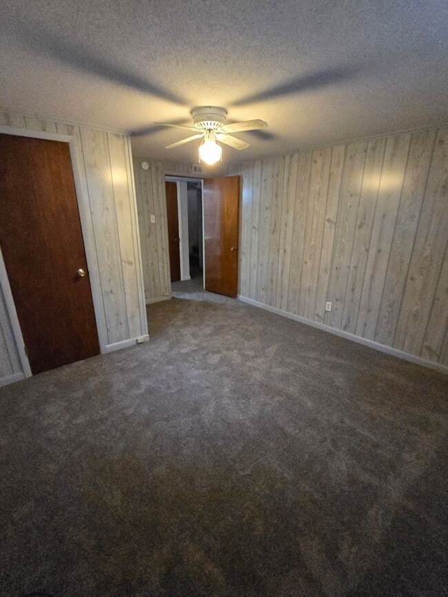 Building Photo - 2923 Celeste Dr