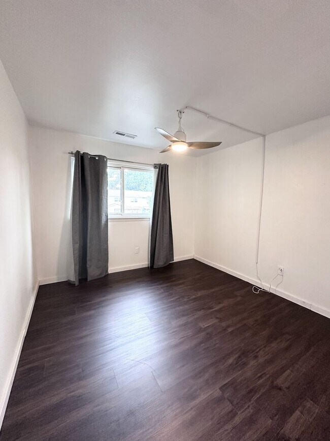 Building Photo - Renovated 4-bedroom, 2.5 bathroom in Virginia Beach