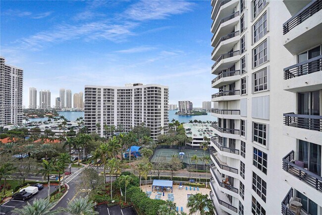 Building Photo - 3500 Mystic Pointe Dr