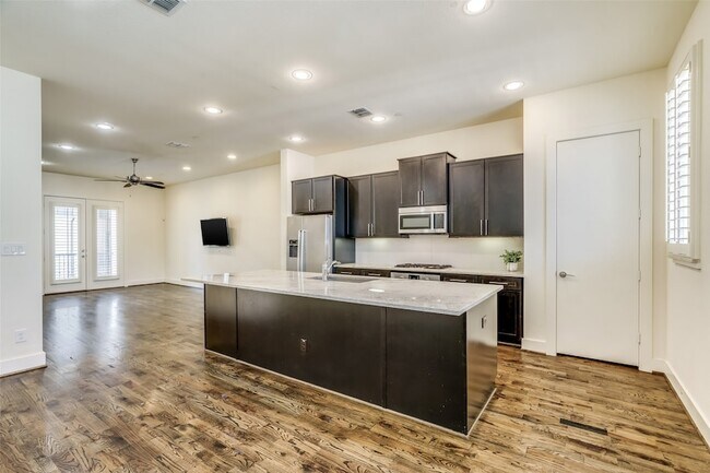 Building Photo - 4211 Rawlins St
