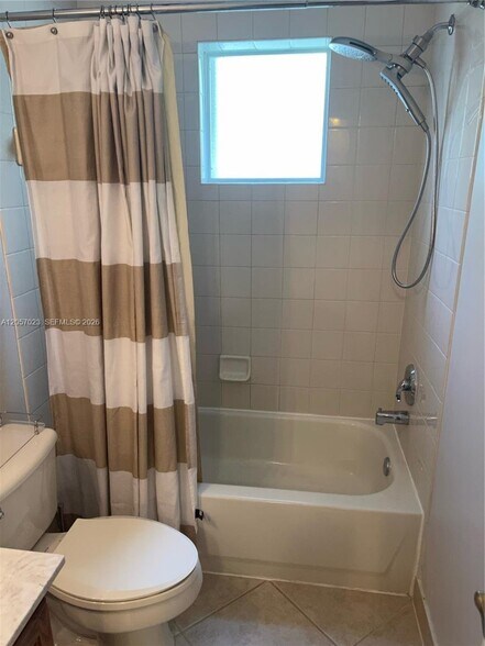 Building Photo - 2847 S Evergreen Cir