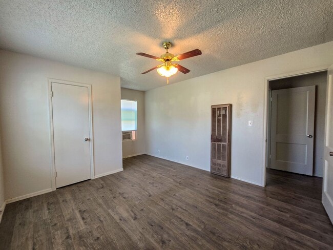 Building Photo - Cute 2 bedroom & 1 bath Home in Shawnee!