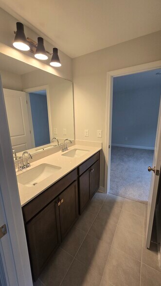 Jack & Jill bathroom on 2nd floor - 55 Paper Birch Trl