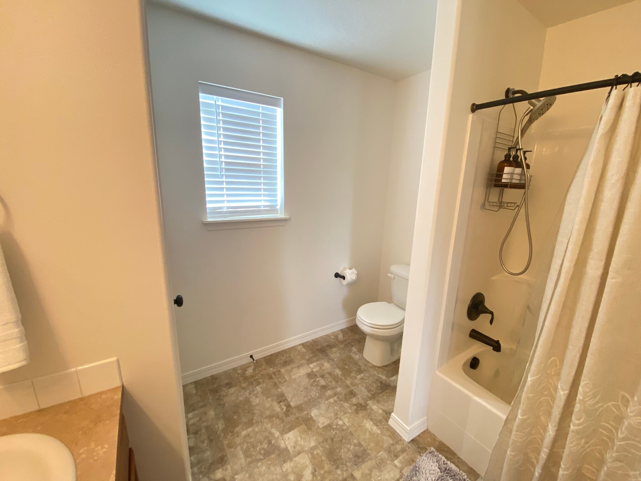 Upstairs Master Bathroom - 1280 SW Selway Ln