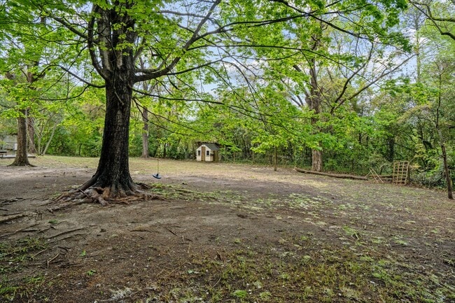 Building Photo - 802 N Poplar St