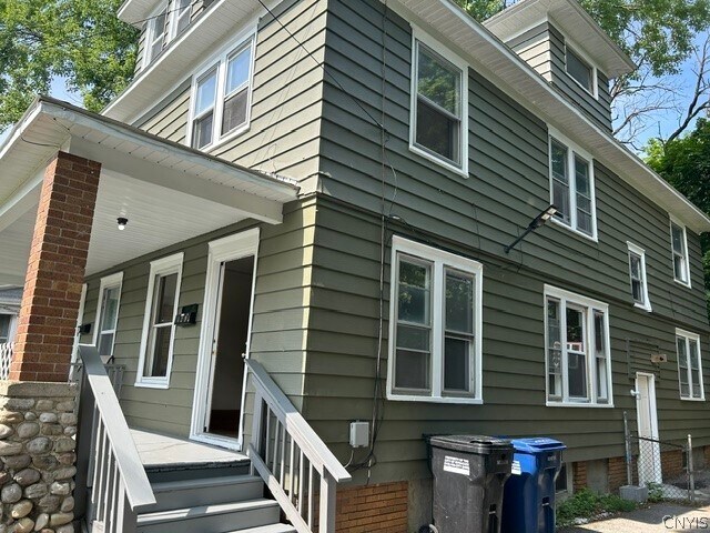 Building Photo - 439 Valley S Dr