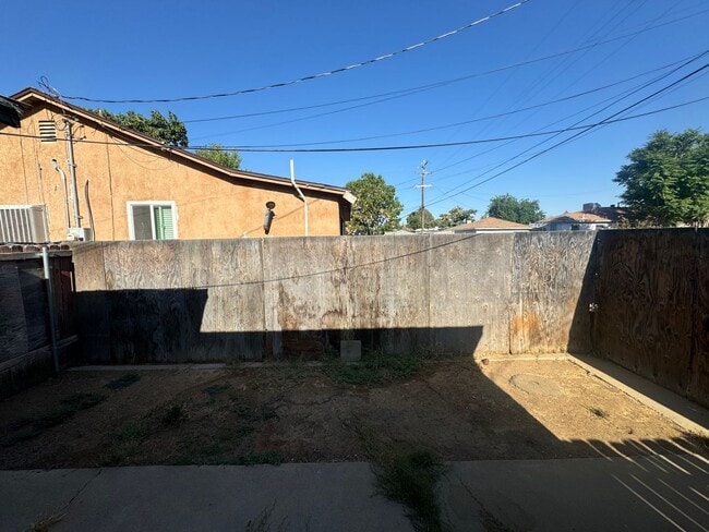 Building Photo - 1018 Wilson Ave